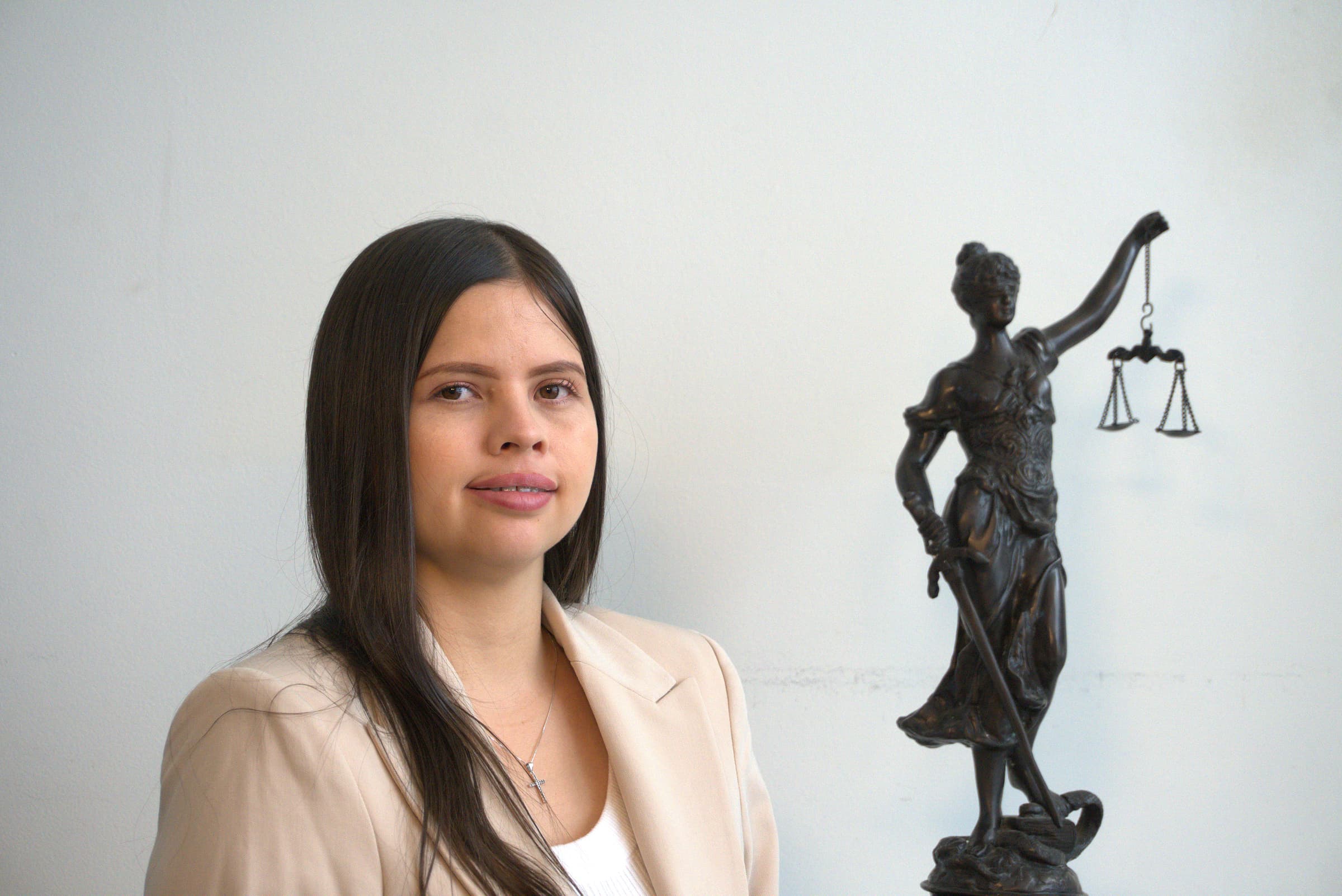 Diana — Abogada Carrillo ABGD