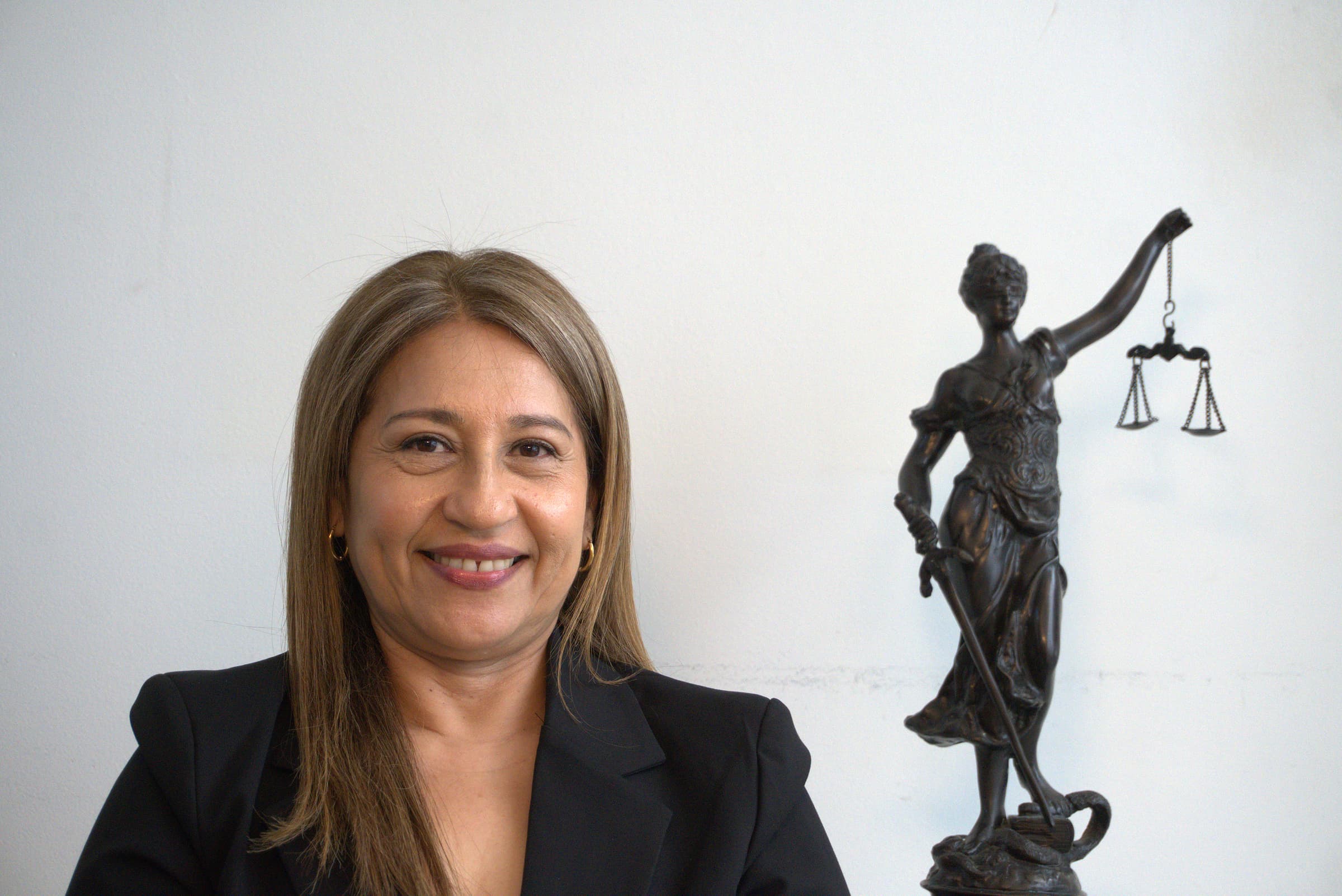 Mónica — Abogada Carrillo ABGD
