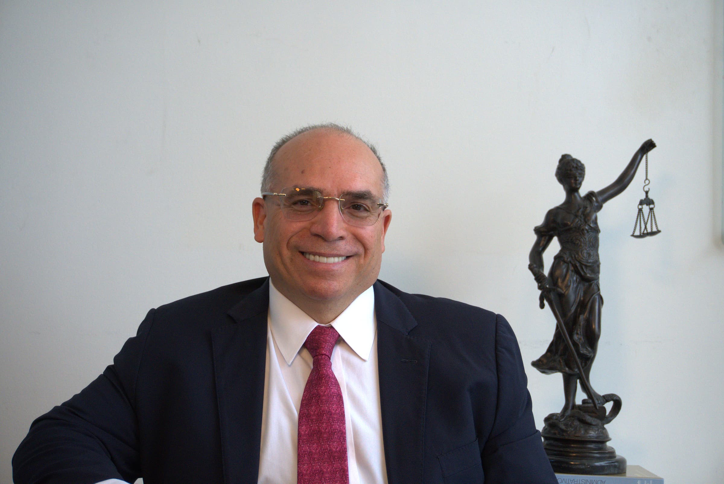 Dr. Omar Alberto Carrillo — CEO y Socio Fundador